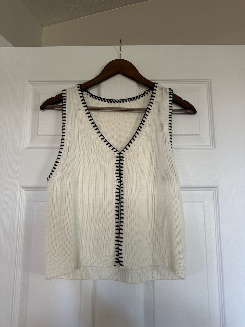 SHEIN Cream Sleeveless V-Neck Tank with Black Trim